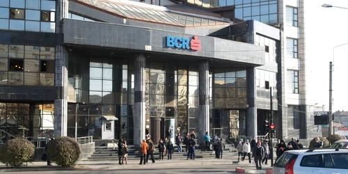 Angajaţii şi clienţii au fost scoşi în stradă
