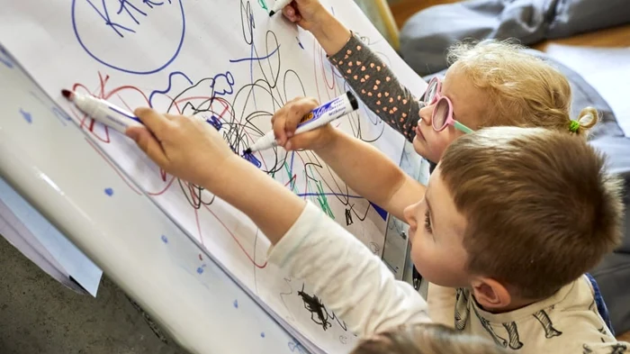 Copii ucraineni refugiați în România. Sursa: © UNHCR/Andrew McConnell