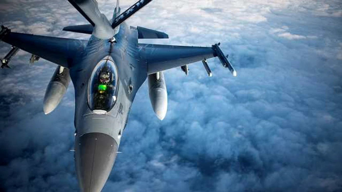 Avioanele de luptă au realimentat deasupra Mării Negre FOTO U.S. Air Force/Tech. Sgt. Emerson Nuñez