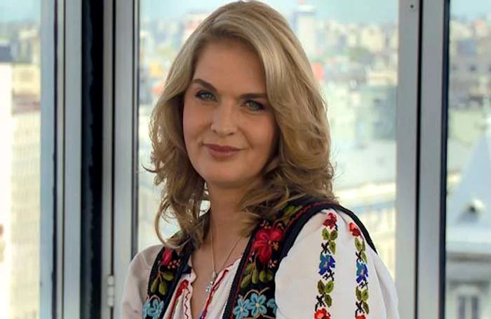 
    Manuela Hărăborfoto: trinitas   