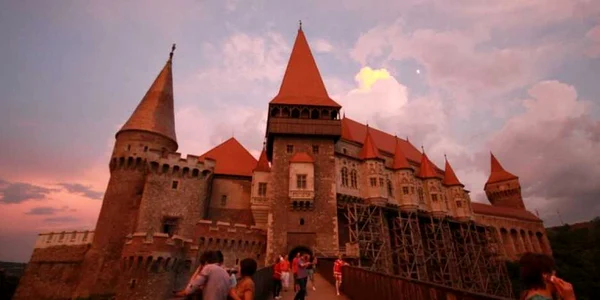 Castelul Corvinilor. FOTO