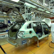 Industrie auto - fabrica masini - FOTO 123 RF 