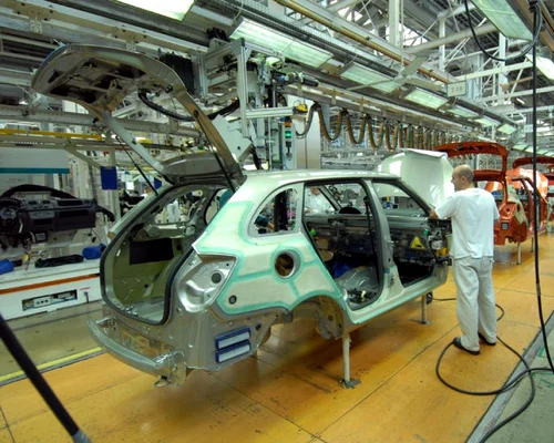 Industrie auto - fabrica masini - FOTO 123 RF 