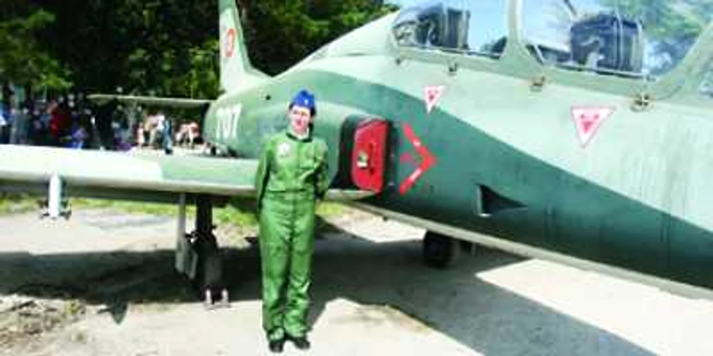 Simona Măierean, prima româncă  pilot de MIG