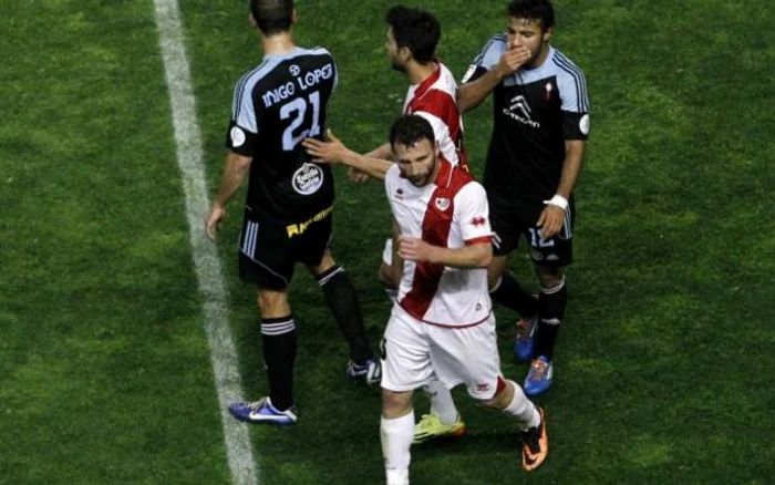 Răzvan Raţ (centru), a fost penalizat pentru un fault dur FOTO digisport.ro