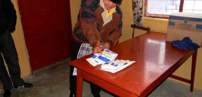 Marin Drăghici, unul dintre pensionarii care va pune  lapte praf pe masa de Crăciun