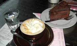 Spionul și cafeaua (cu lapte) jpeg
