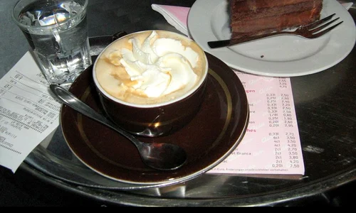 Spionul și cafeaua (cu lapte) jpeg