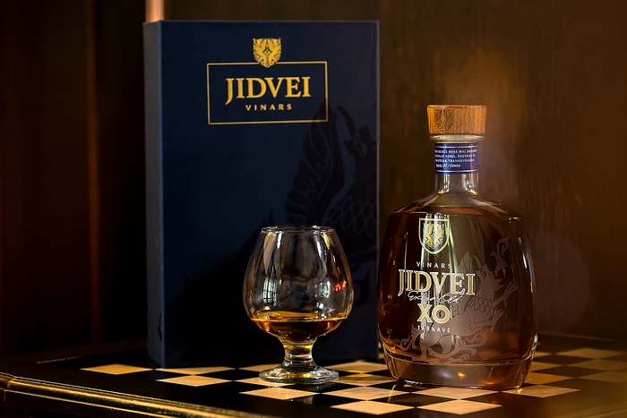 adevarul ro   Jidvei lansează Vinars XO la Paris, în premieră absolută cu ocazia onorării retrospectivei Radu Jude găzduite de Centre Pompidou și mk2 Bibliothèque jpg