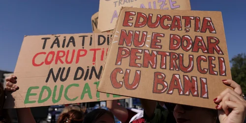 Protest educație - mii de profesori în Piața Victoriei FOTO Inquam / Octav Ganea