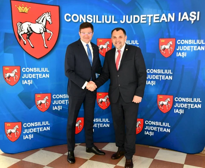 Preşedintele consiliului judeţean Iaşi, Costel Alexe, şi preşedintele raionului Orhei, Dinu Ţurcanu.