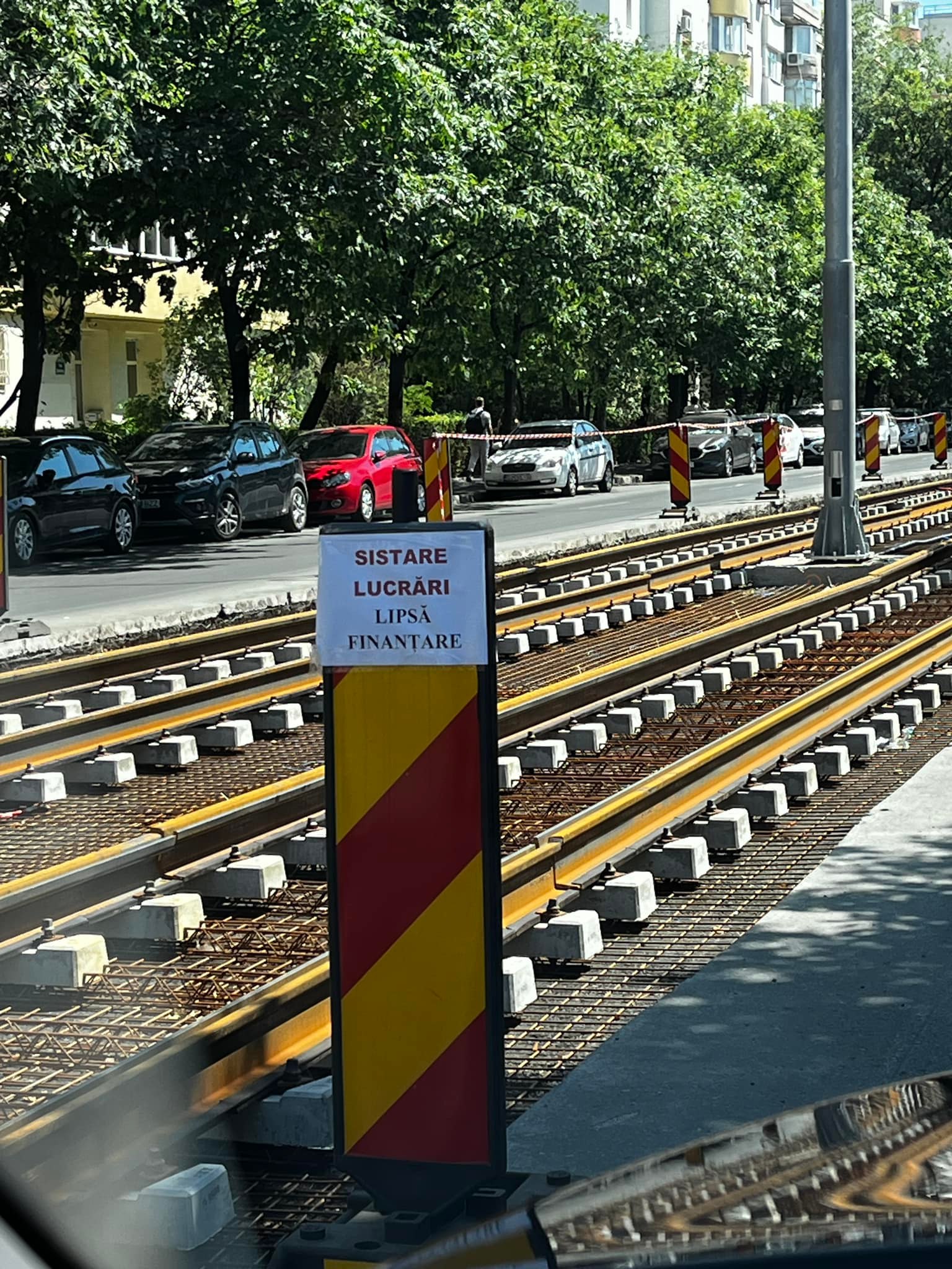 Constructorii lucrărilor la linia 5 de tramvai intrerup lucrul din cauza neplății. Primăria Capitalei datorează suma x.