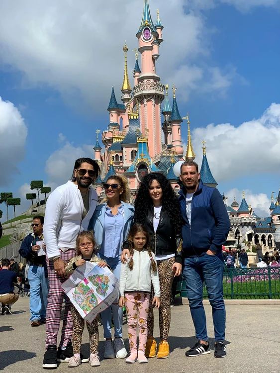 Misha și Connect-R s-au distrat cu familiile la Disneyland Paris