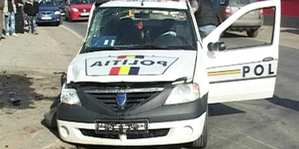 Mașina a fost grav avariată
