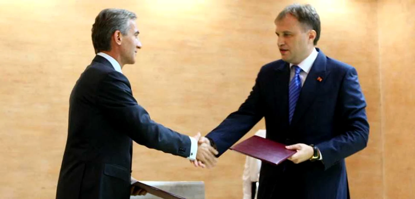 Premierul moldovean Iurie Leancă şi Evghenii Şevciuk, liderul de la Tiraspol
