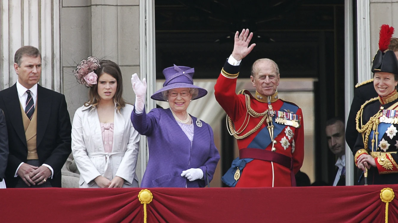 Prințul Andrew aka Andrew Mountbatten Windsor, Prințesa Eugenie, Regina Elisabeta, Prințul Philip, Prințesa Anne, în 2006 GettyImages 71228723 jpg