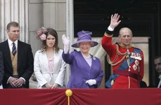 Prințul Andrew aka Andrew Mountbatten Windsor, Prințesa Eugenie, Regina Elisabeta, Prințul Philip, Prințesa Anne, în 2006   GettyImages 71228723 jpg