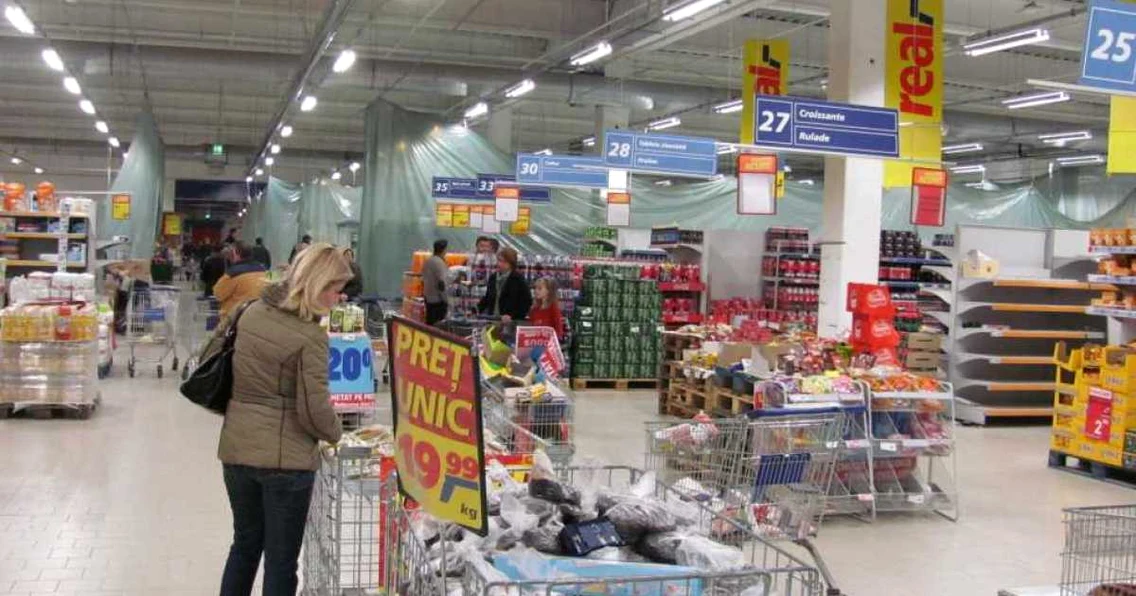 Hipermarketul Real la reducere Foto