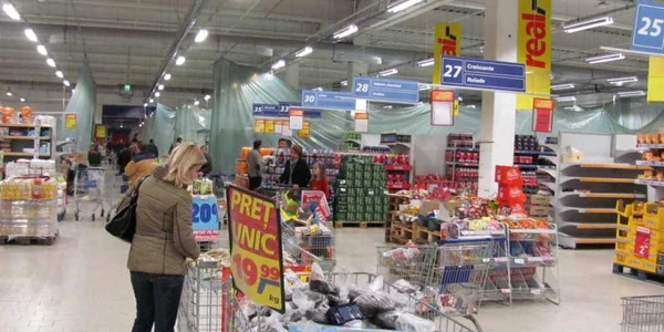 Hipermarketul Real la reducere Foto