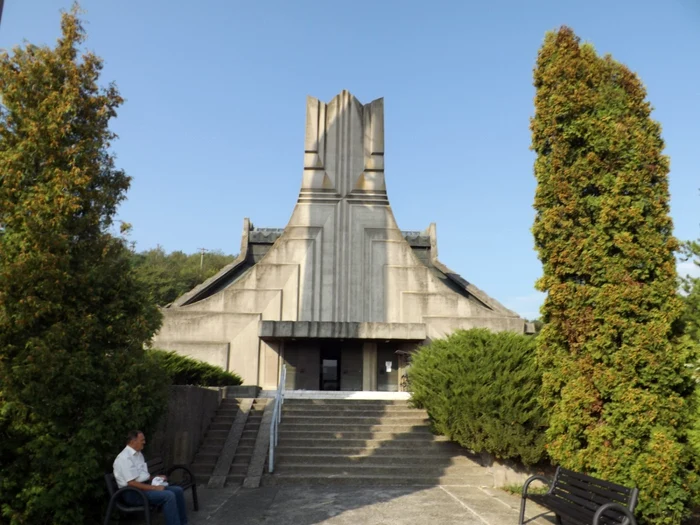 Biserica romano-catolică de la Orşova FOTO Alexandra Georgescu