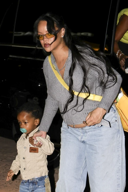 Rihanna cu fiul ei Riot (Foto: Profimedia)