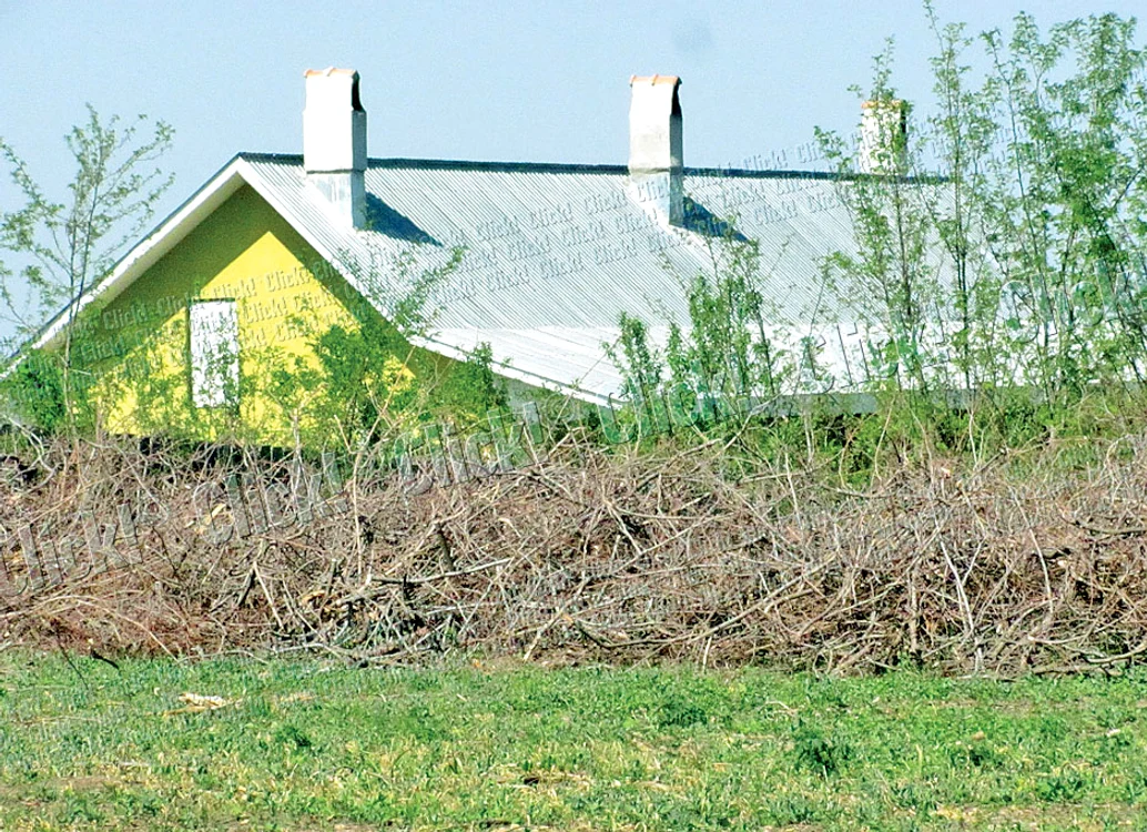Aceasta este casa pe care fostul preot  ar vrea s-o transforme în mânăstire