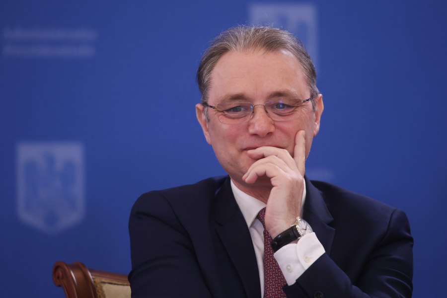 Luca Niculescu, tot mai aproape de o desemnare oficială ca prim-ministru. Piperea: „Durează 3-4 luni, după care pică”