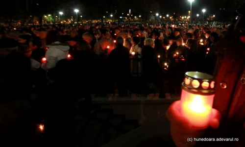 Reprezentanții bisericii sfătuiesc toți credincioșii să stea în Noaptea de Înviere acasă și să urmărească slujba la televizor  jpeg