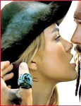 Locul 7: Keira Knightley (28 de ani) a fost atacată de Johnny Depp (51 de ani), partenerul ei din “Piraţii din Caraibe”, că strânge din buze când se sărută fiindcă are o respiraţie neplăcută  jpeg