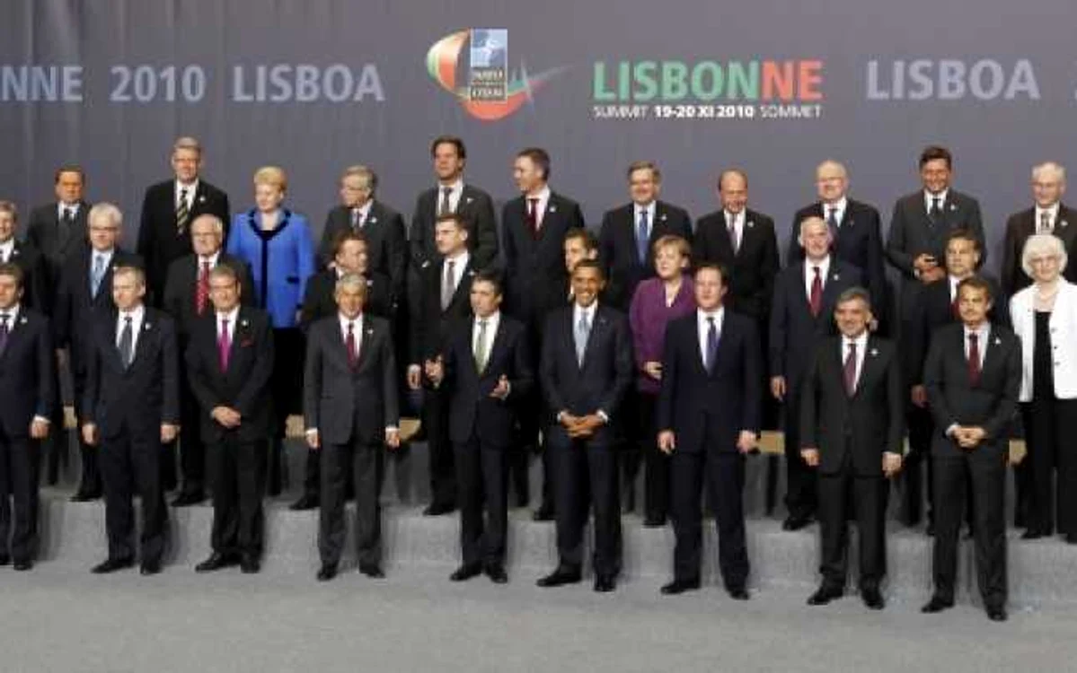 Participanţii summitului NATO