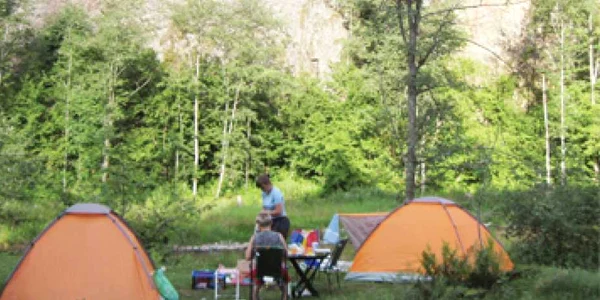 Cortul, soluţia de criză pentru turişti
