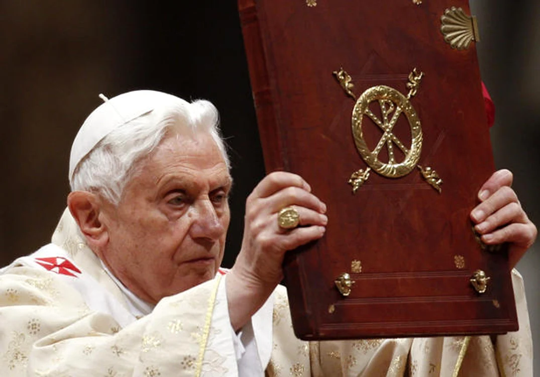 
    Papa Benedict al XVI-lea a intrat în cadru selfie-ului făcut de acest tânărFoto Twitter  