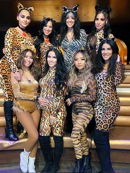 Carrie Orozco, a doua din dreapta pe randul de sus, si colegele Foto Instagram JPG