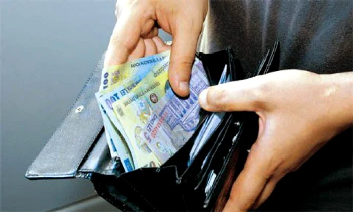 
    Cei care au amânat 9 luni plata creditului vor plăti șase rate în plus  