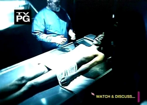 Cadavrul lui Michael Jackson, pregătit pentru autopsie, aşa cum apare în documentarul VH1.
