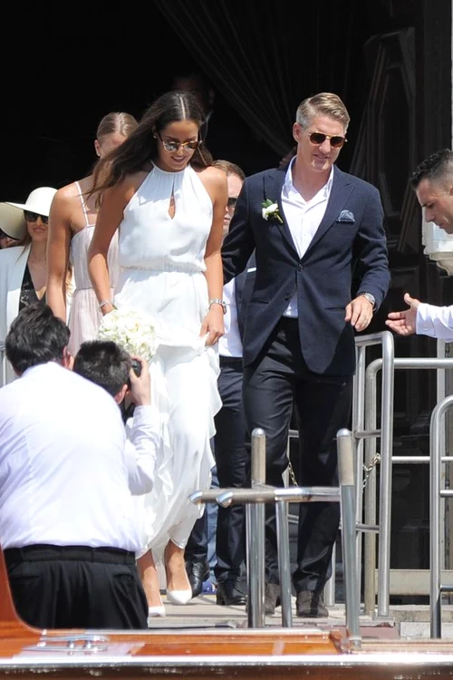 Ana Ivanovic si Bastian Schweinsteiger la iesirea din biserica