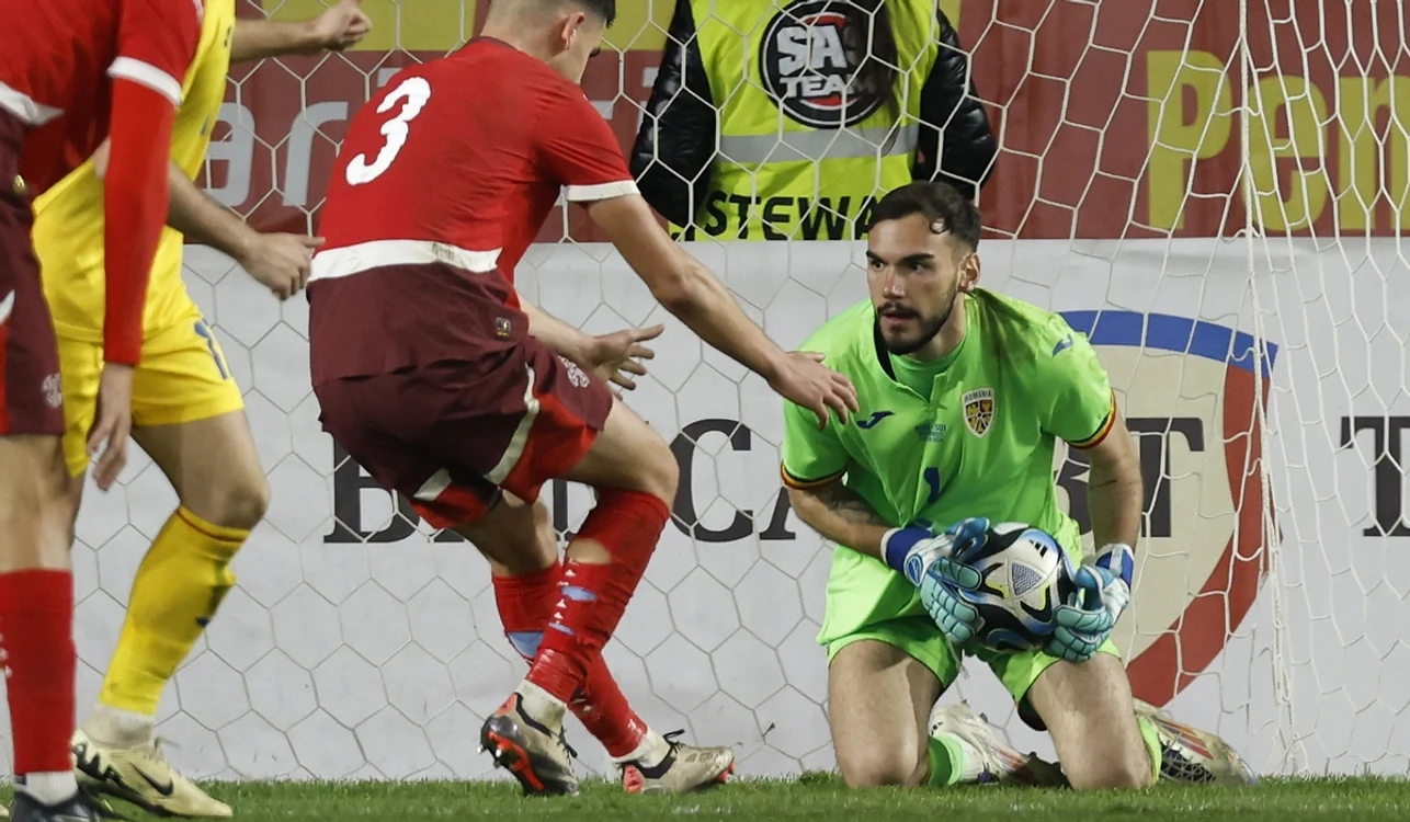 Răzvan Sava (verde) a debutat în campionatul italian (FOTO: Sportpictures)