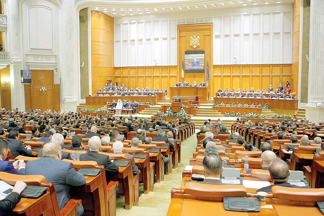 Deputaţii decid  azi dacă Ponta  pierde imunitatea  parlamentară