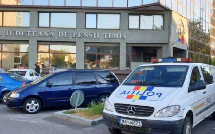
    Hoții au spart două seifuri din Casa de Pensii la ora 1.30 luni dimineațafoto: opiniatimisoarei.ro  