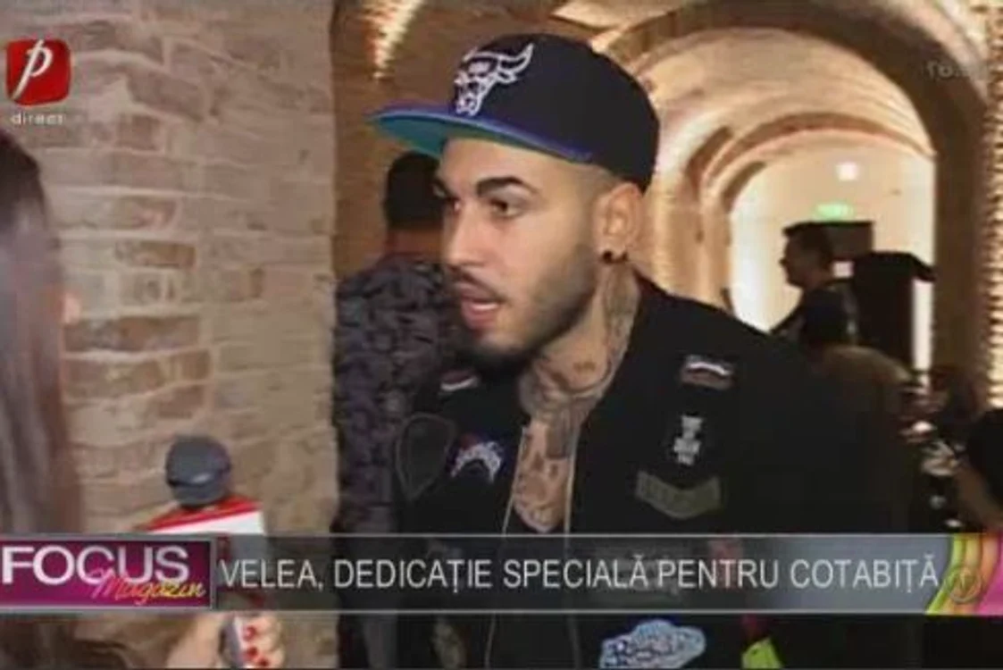 Alex a fost surprins de reporterii Prima Tv la repetiţiile pentru concertul dedicat lui Gabriel Cotabiţă