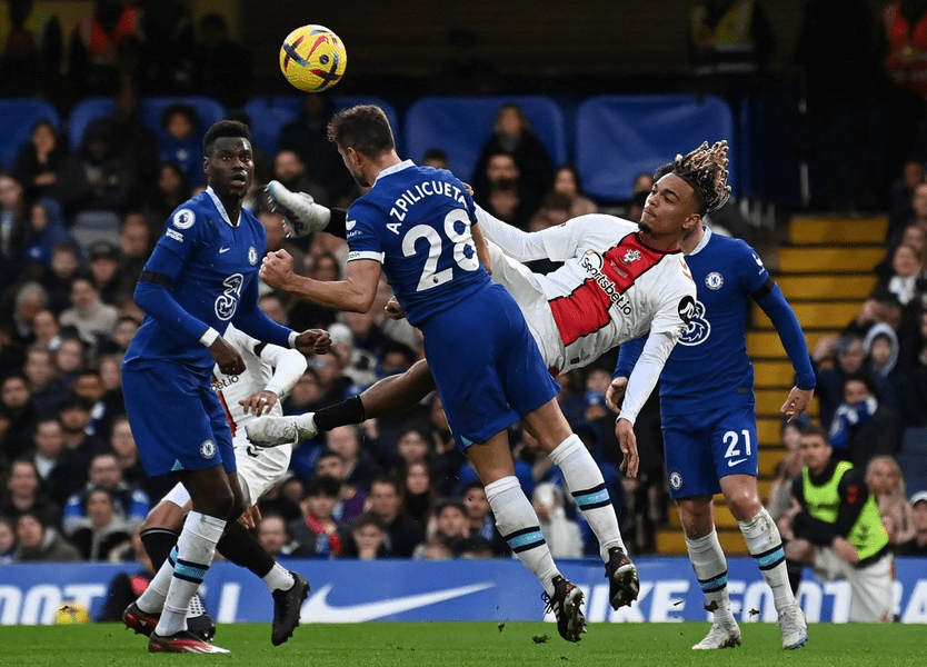 Căpitanul echipei Chelsea, accidentare gravă în meciul cu Southampton.  Azpilicueta a avut nevoie de mască de oxigen VIDEO