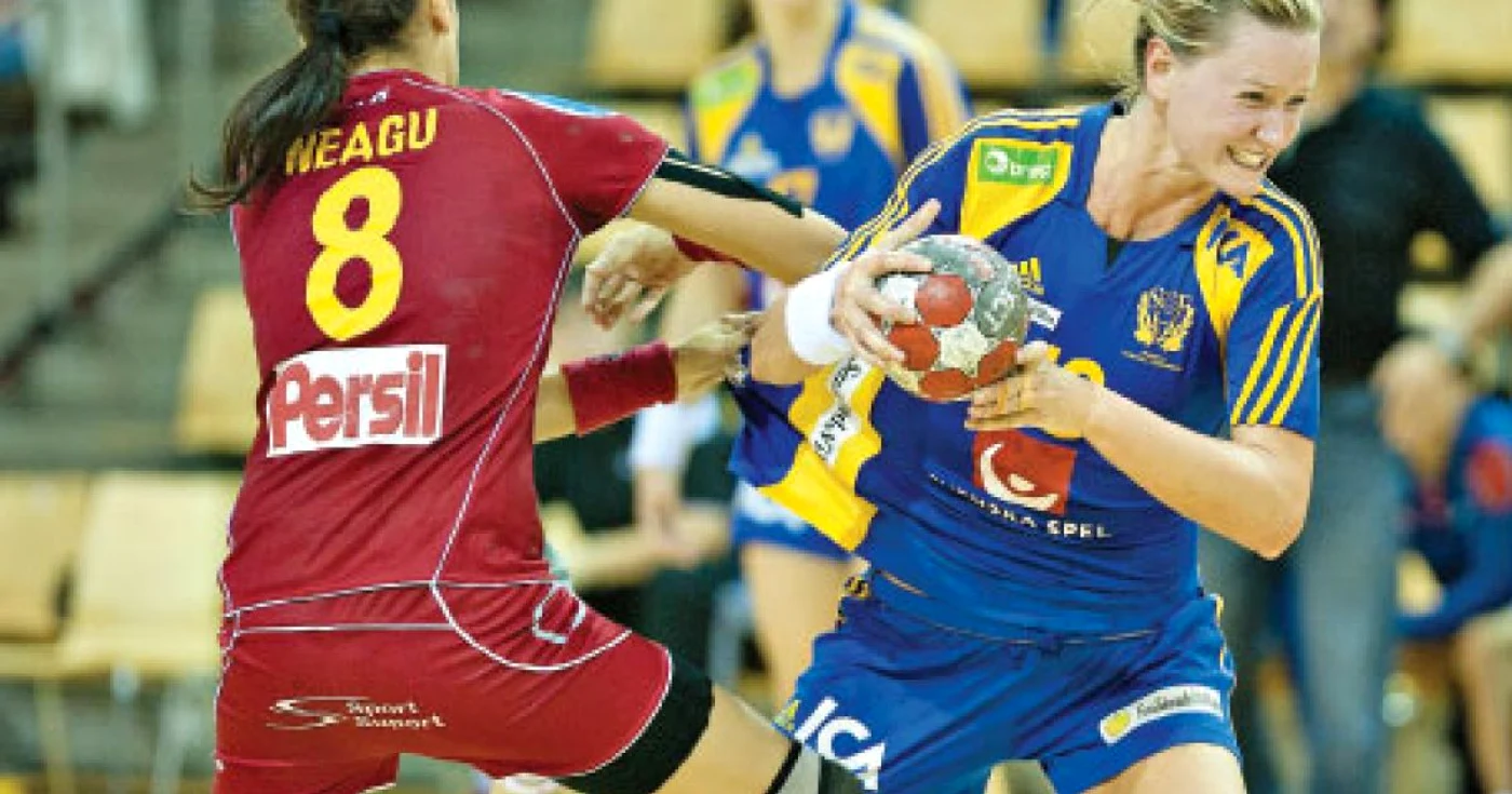 Cristina Neagu (nr. 8) va avea parte de un marcaj dur din partea suedezelor 