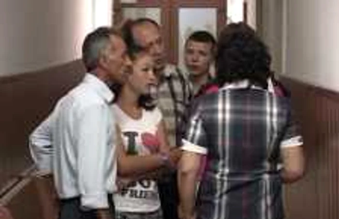 Directorul Grupului Şcolar a recunoscut că elevii au fost ajutaţi