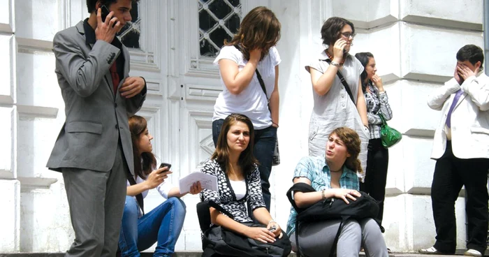 Arhivă foto: Elevii aşteaptă rezultatele