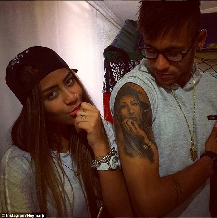 Neymar e mândru de tatuajul cu chipul surorii sale