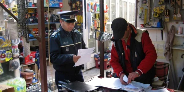 Poliţiştii au aplicat 23 de amenzi