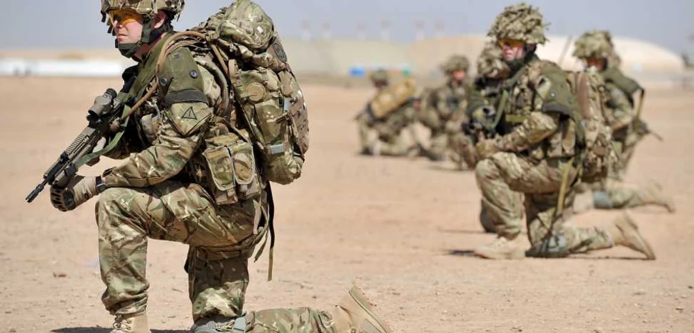 Marea Britanie își schimbă strategia militară: dronele și sistemele autonome vor avea un rol central în armata britanică