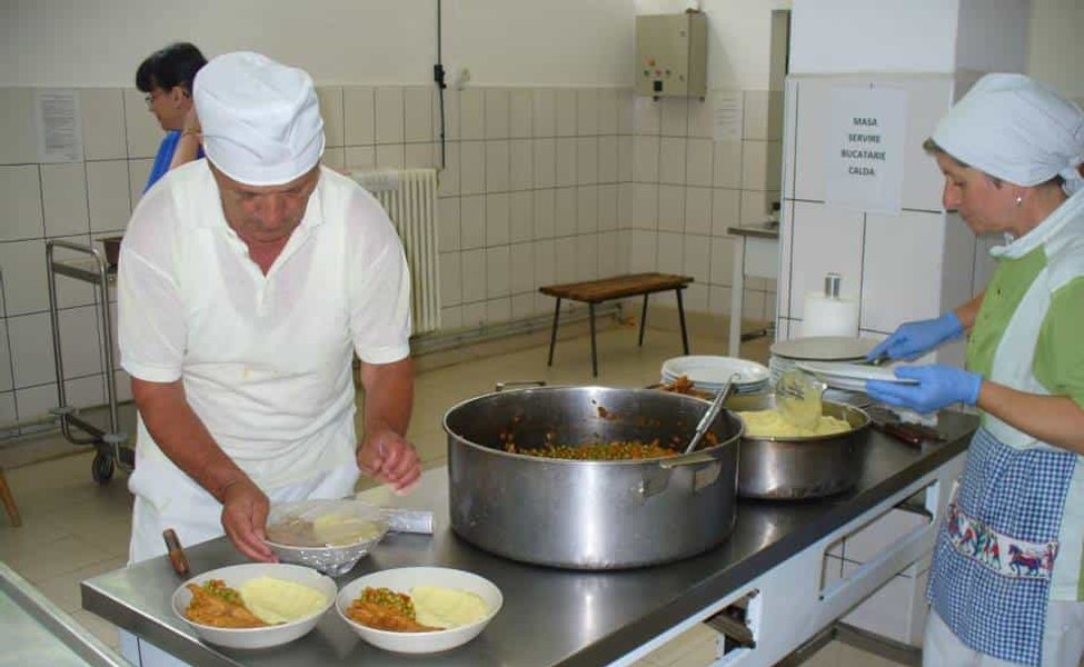 Cât de legale sunt descinderile lui Piedone în spitale? Pacienți: „Ei se ceartă, iar noi ne aducem pachețelul de acasă”
