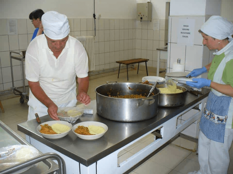 Paște petrecut în spital. Meniu special pentru pacienții care stau departe de familie