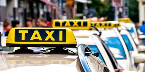 taxi FOTO shutterstock